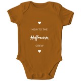 Personalisierter „Neu in der Crew“ Baby Body – Individueller Familienname Strampler