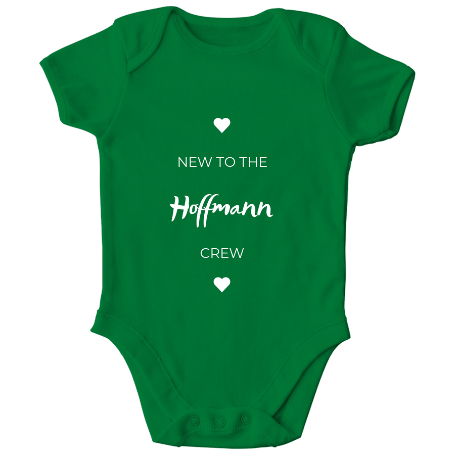 Personalisierter „Neu in der Crew“ Baby Body – Individueller Familienname Strampler