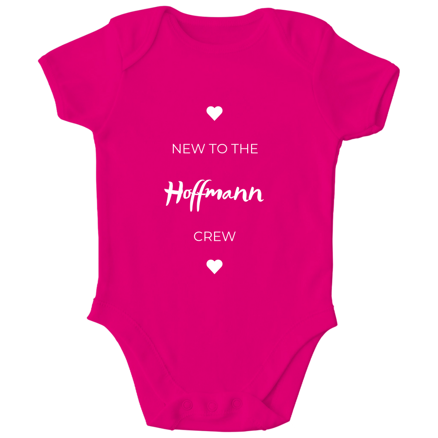 Personalisierter „Neu in der Crew“ Baby Body – Individueller Familienname Strampler