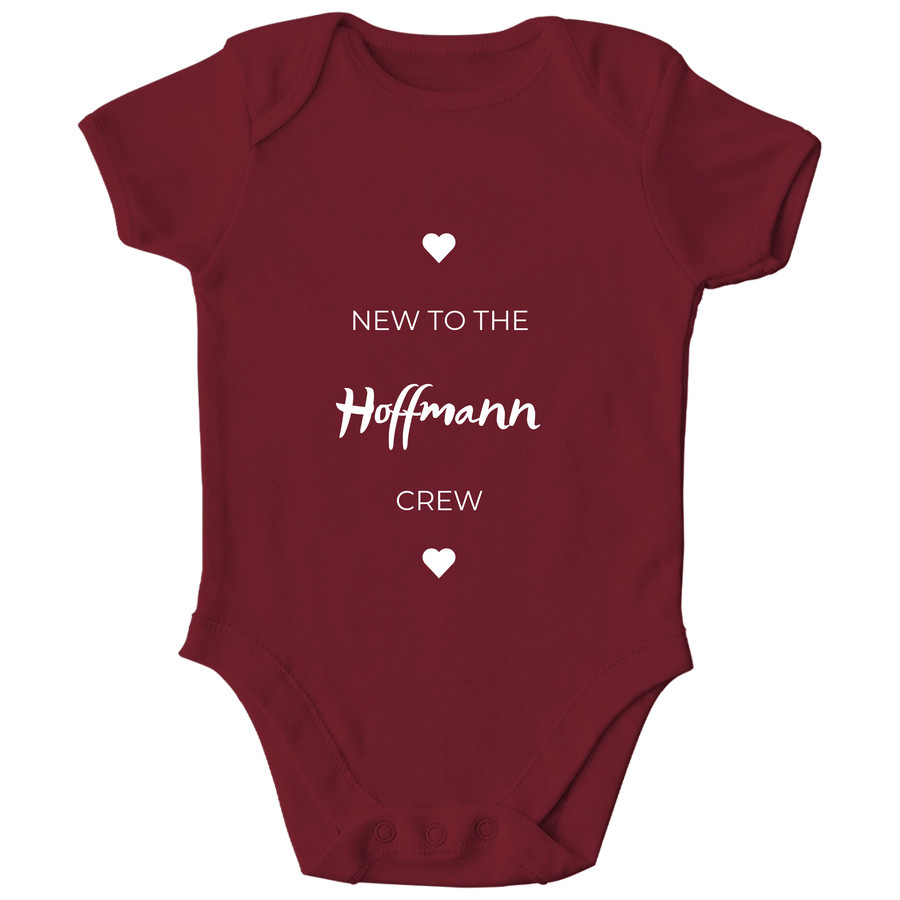 Personalisierter „Neu in der Crew“ Baby Body – Individueller Familienname Strampler