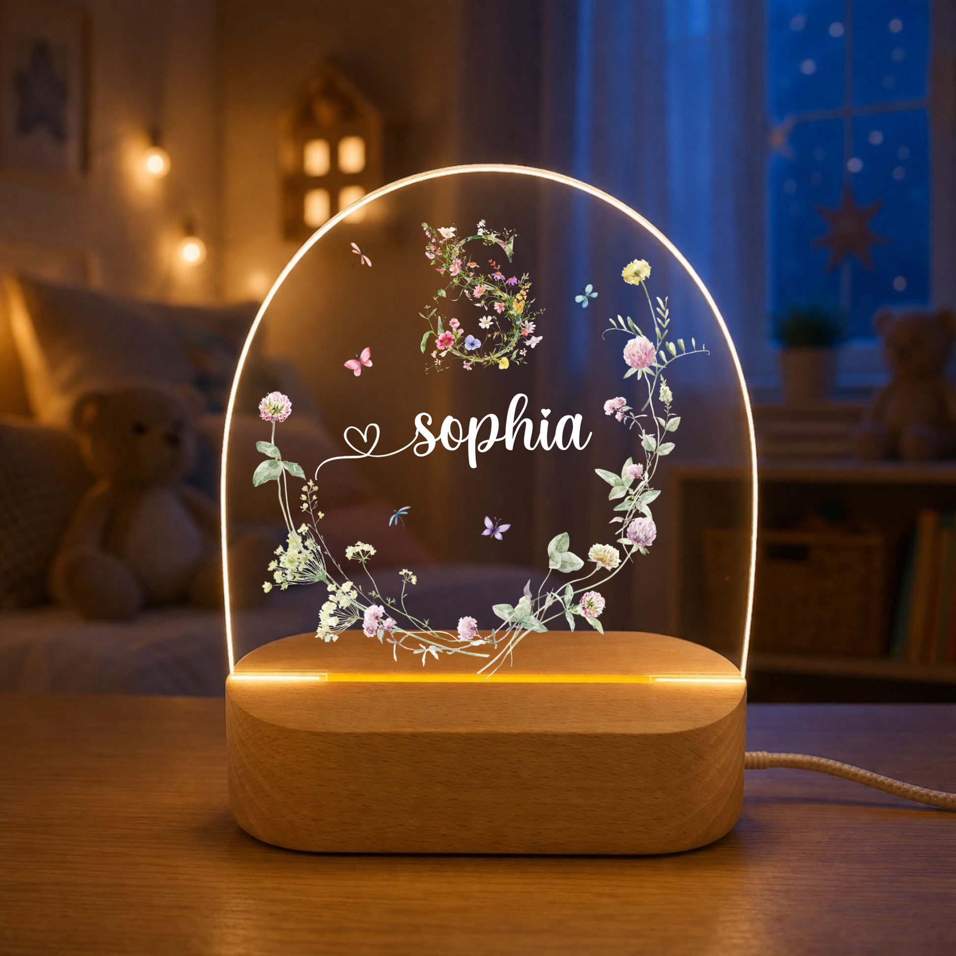 Personalisiertes Nachtlicht „Blumenranke Monogramm" beleuchtet – Ansicht 5