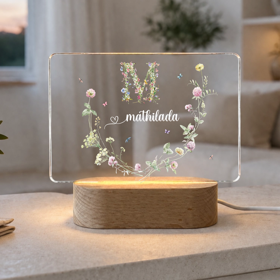 Personalisiertes LED Nachtlicht Herzform mit Blumenkranz & Name