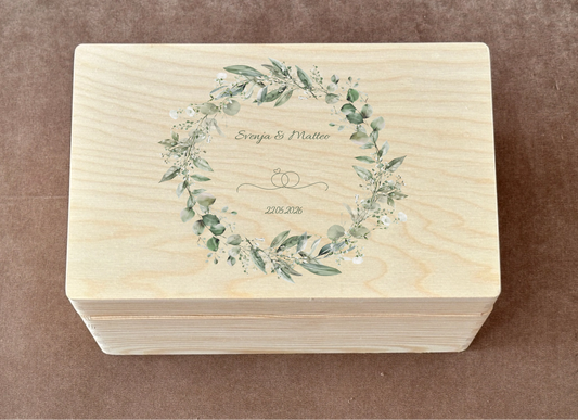 Personalisierte Holzkiste Hochzeit mit Blumenkranz Namen und Datum Erinnerungsbox