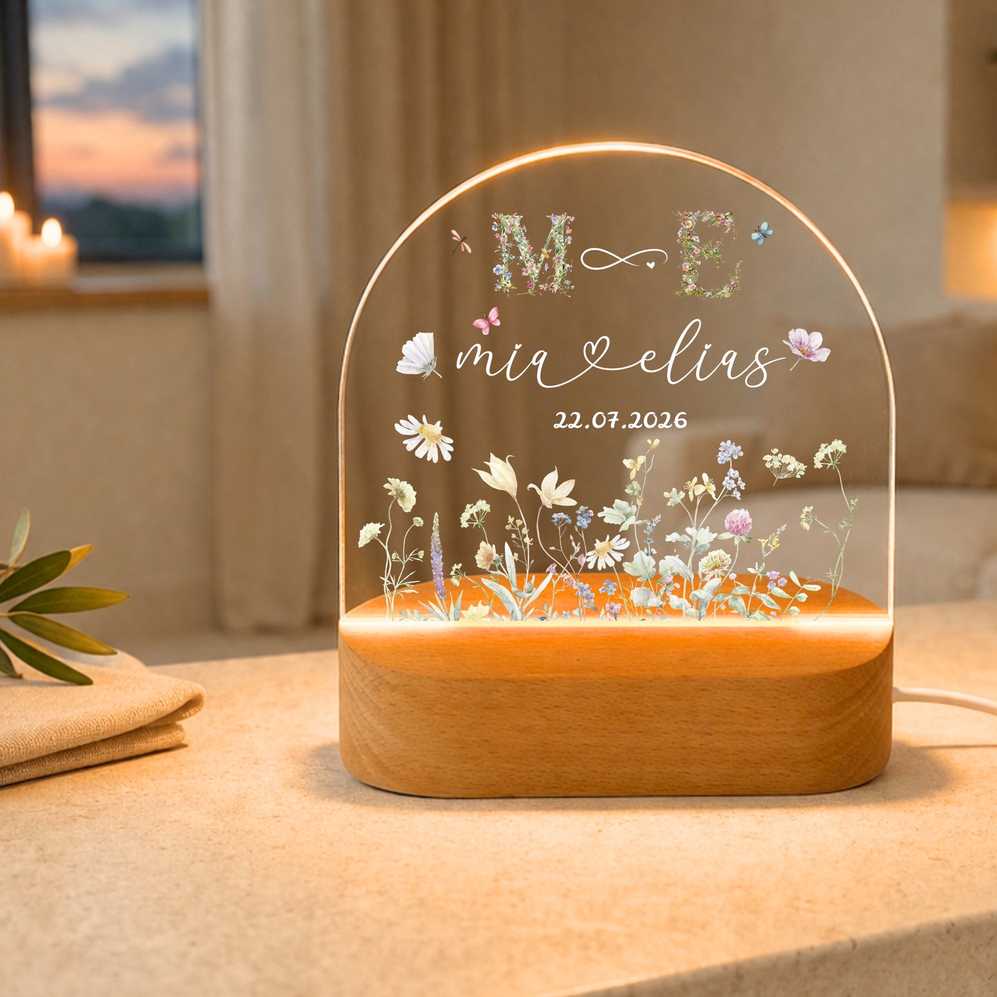 Personalisiertes Hochzeit Nachtlicht mit Wildblumen Monogramm – LED Acryl Lampe für Paare