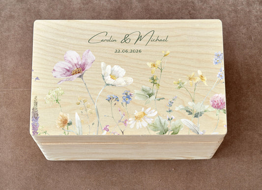 Personalisierte Holz Erinnerungsbox mit Wildblumen Design